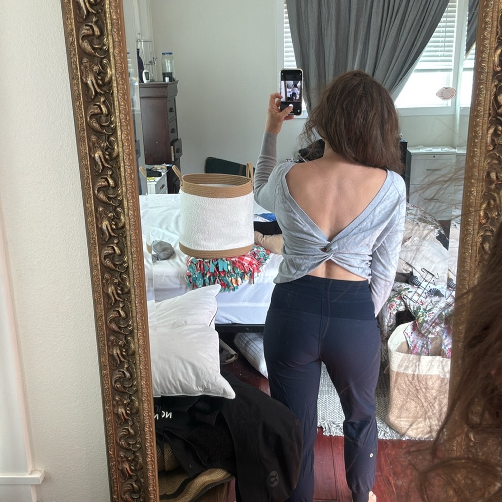 Victoria's Secret Gray Twist Back Lightweight Sweater-Size Extra Small